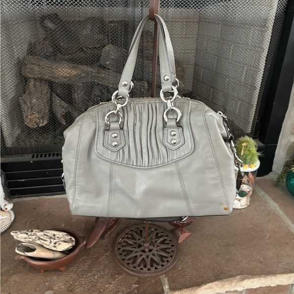 Vintage 2012 pre-loved Coach Ashley, light gray with pink lining. - Picture 3 of 8